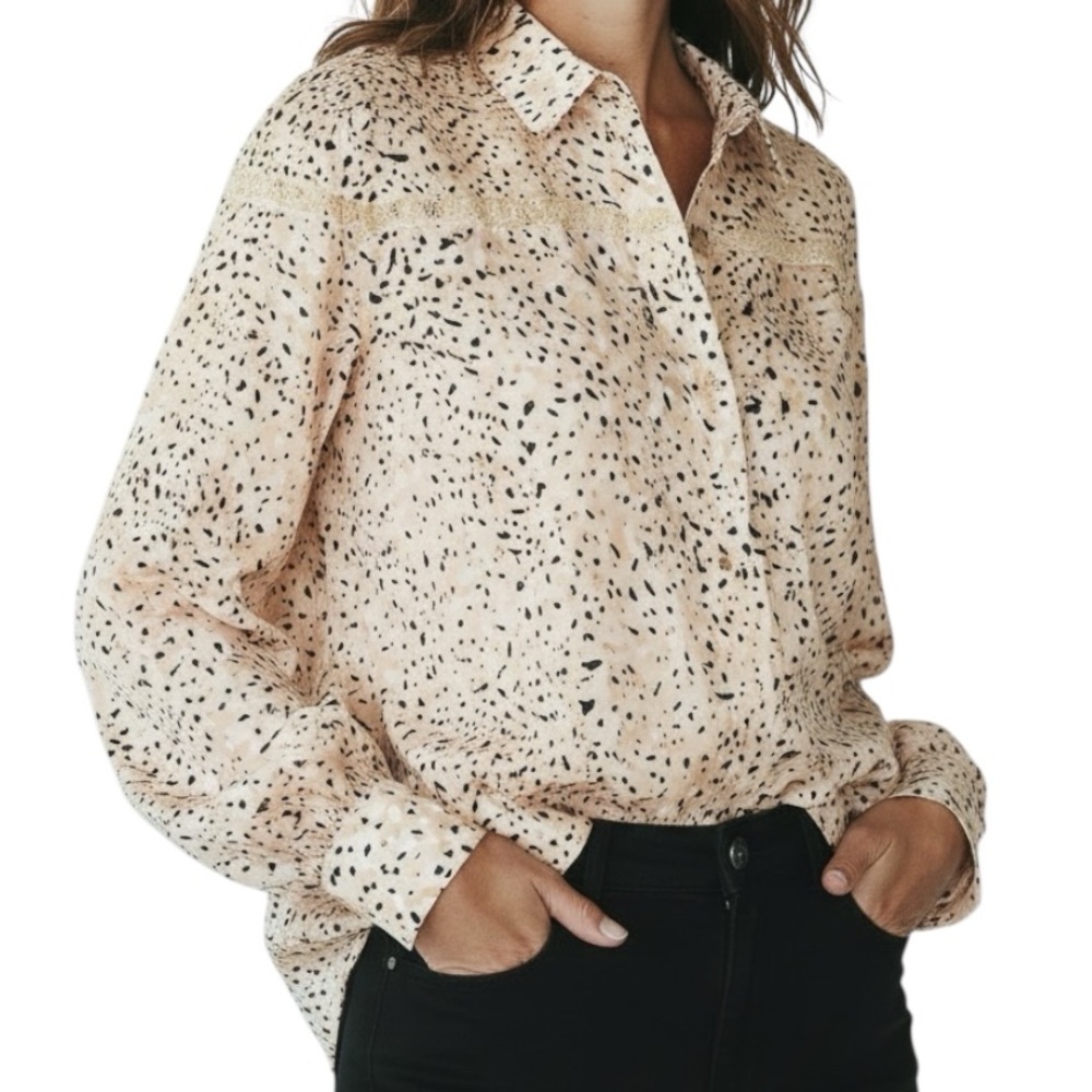 NWT ESMAEE Printed Long Sleeve Button Front Collared Blouse Size Medium
